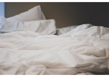 Jak dobrać rozmiar pościeli lnianej do kołdry i poduszek, aby zapewnić sobie wygodny sen?